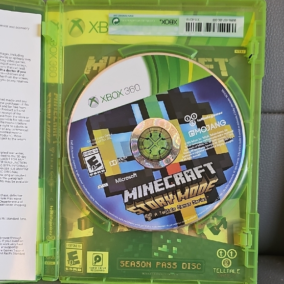 Green Xbox 360 Video Games Collection - Picture 2 of 2